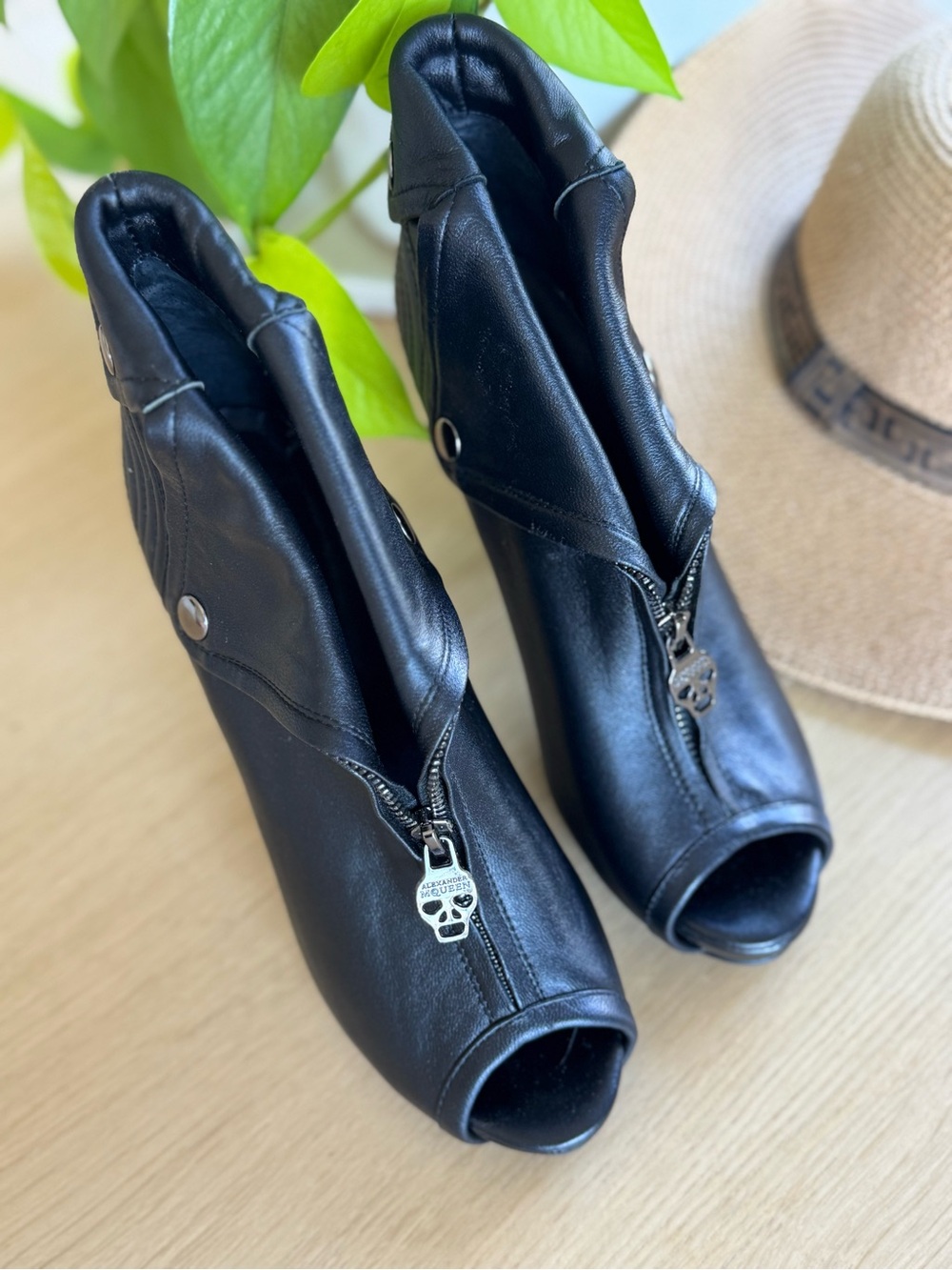 Alexander McQueen Black Leather Peep-Toe Stiletto Ankle Booties - Picture 4 of 17